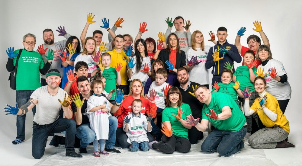 Арсен Бєліменко та Владислав Дмитренко у флешмобі "Я підтримую орфанних"