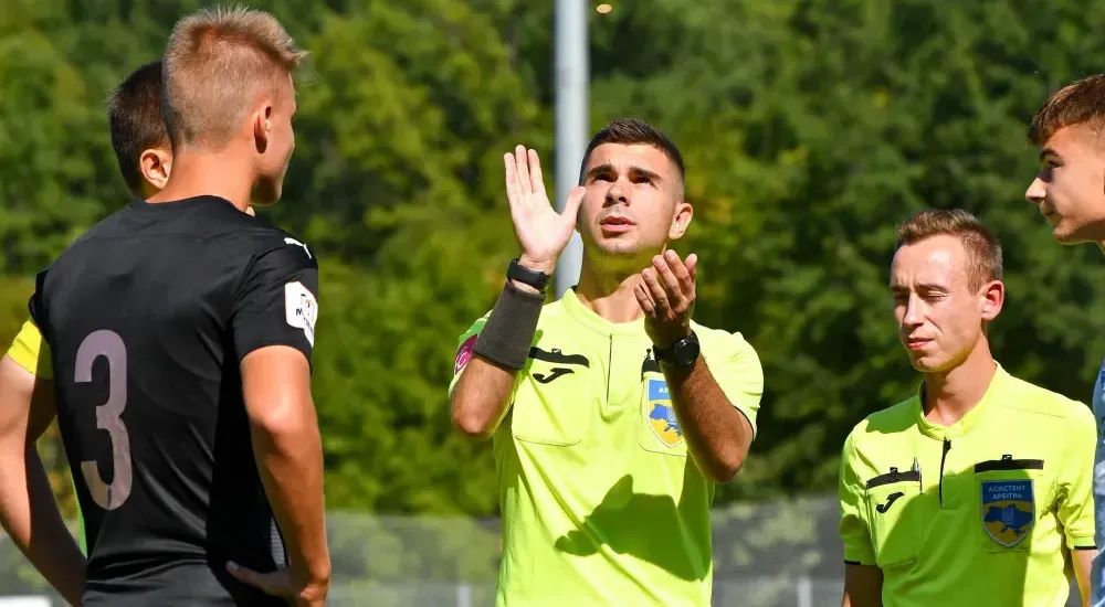 Андрій Зайцев - арбітр матчу ЮКСА - "Металіст 1925"