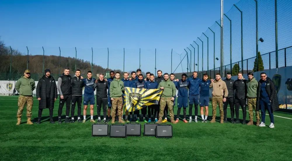 "Металіст 1925" передав дрони підрозділу "Фенікс"