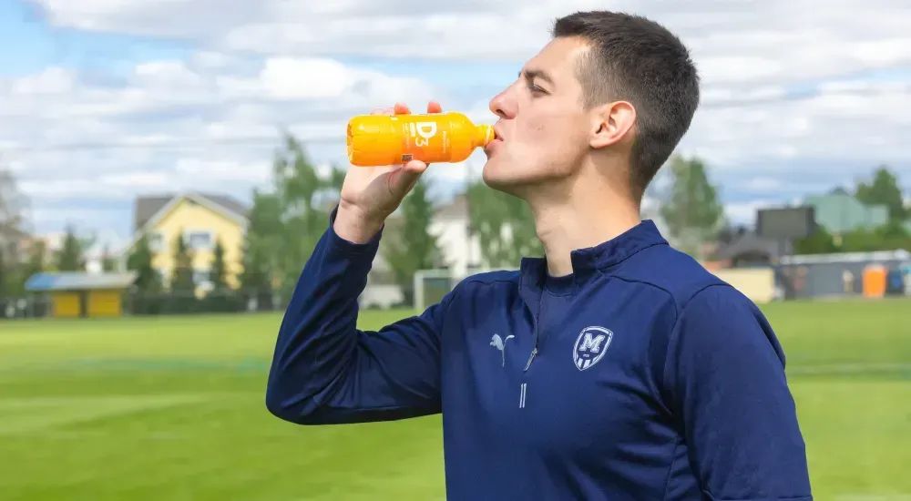 Aqua Миргород — офіційний водний партнер "Металіста 1925"!